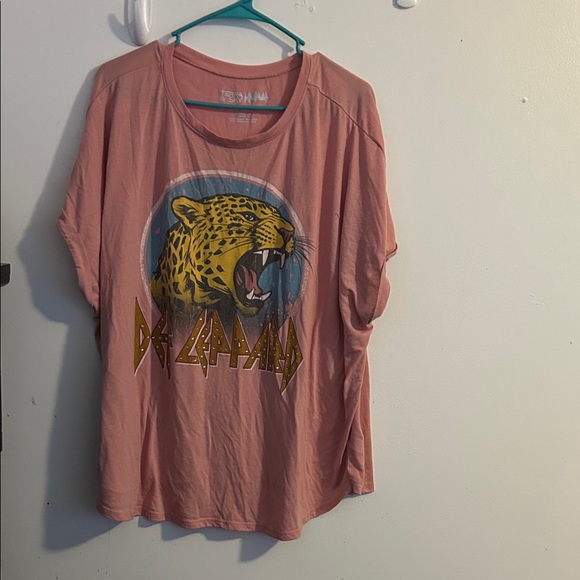 Terra & Sky def leopard Graphic T-Shirt - Picture 1 of 5
